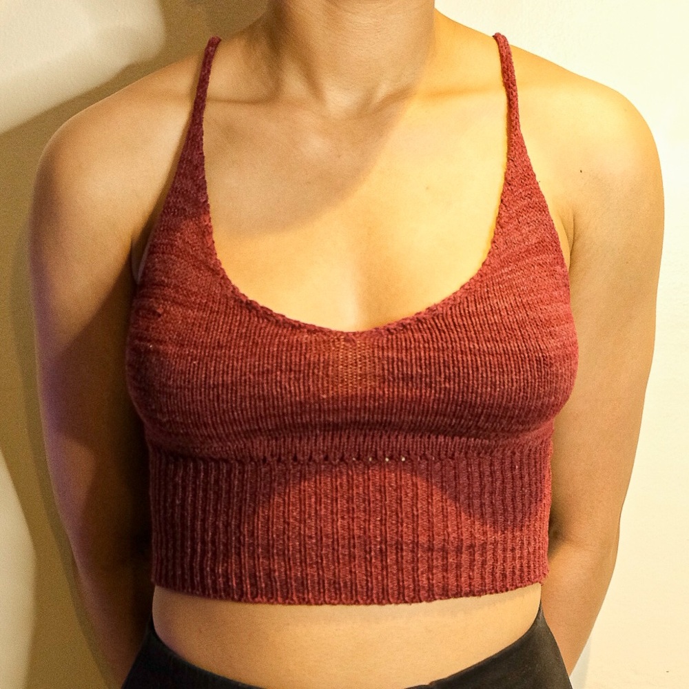 Red/burgundy KNIT crop top🌹